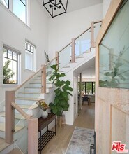 1086 Marco Pl in Los Angeles, CA - Building Photo - Building Photo