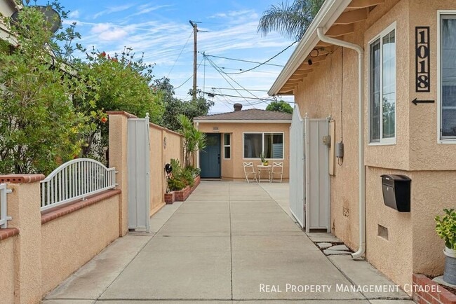 property at 1018 W Maple Ave