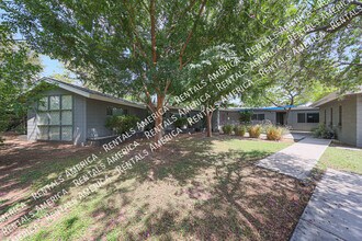 3237 E Meadowbrook Ave in Phoenix, AZ - Foto de edificio - Building Photo