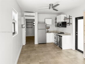 551 NE 26th St in Wilton Manors, FL - Building Photo - Building Photo