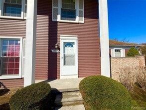 23647 Stonehenge Blvd, Unit 42 in Novi, MI - Building Photo - Building Photo