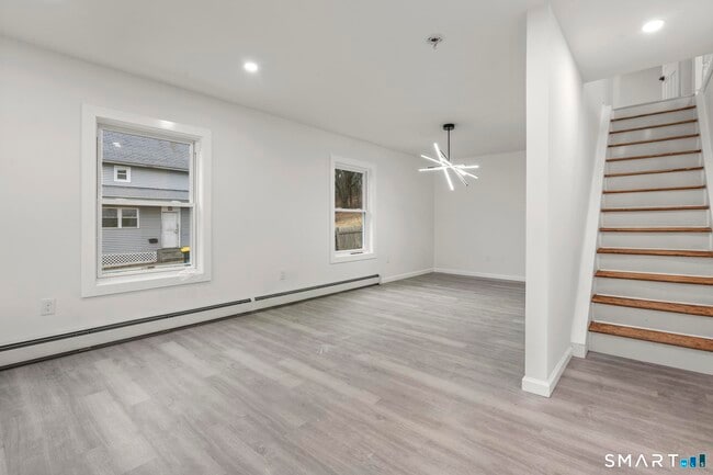 93 Sunnyside Ave in Watertown, CT - Building Photo - Building Photo