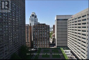 35 Balmuto St in Toronto, ON - Building Photo