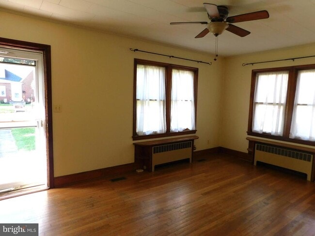 310 Walnut St in Berryville, VA - Building Photo - Building Photo