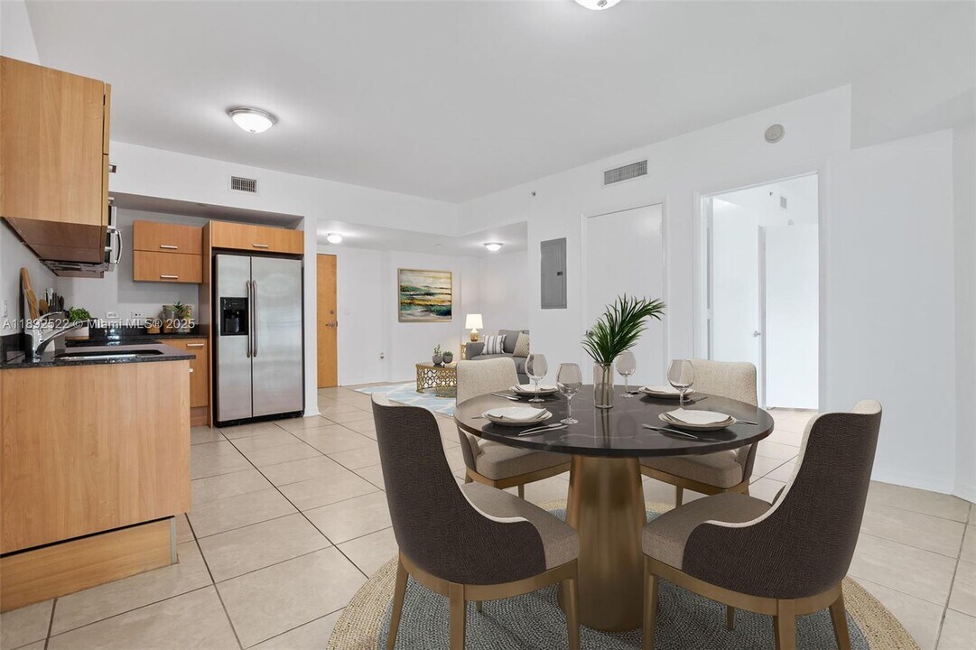 350 S Miami Ave, Unit 1107 in Miami, FL - Building Photo