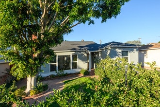 16641 Gilmore St in Van Nuys, CA - Foto de edificio - Building Photo