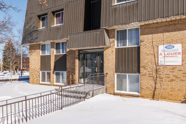 1945 Le Corbusier Boul in Laval, QC - Building Photo - Building Photo