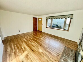 2642 SE 77th Ave in Portland, OR - Building Photo - Building Photo