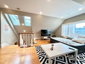 180 Hillside St, Unit 4 in Boston, MA - Foto de edificio - Building Photo