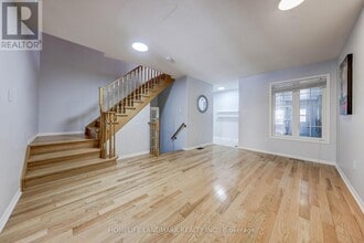 38 Sloan Dr in Milton, ON - Building Photo - Building Photo