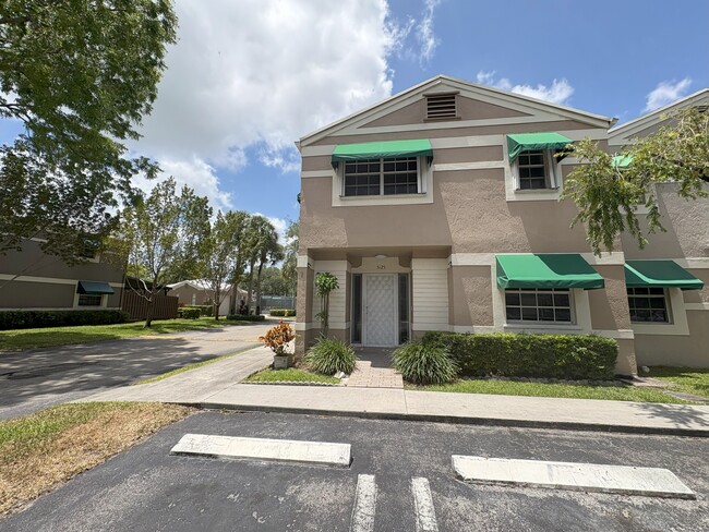5125 SW 122nd Ter in Cooper City, FL - Building Photo - Building Photo