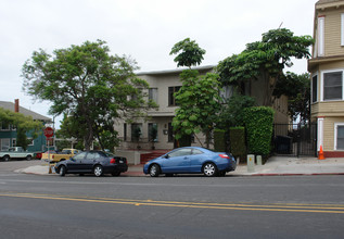 Avalon Apartments in San Diego, CA - Building Photo - Building Photo