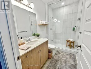 490 Gordon Krantz Ave in Milton, ON - Building Photo - Building Photo