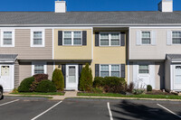 Village Square in Danbury, CT - Building Photo - Building Photo