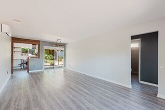 1529 Temple Heights Dr in Oceanside, CA - Building Photo - Building Photo