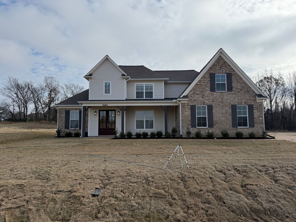 7452 Newbury Dr in Olive Branch, MS - Foto de edificio