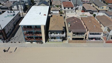 1203 Seal Way in Seal Beach, CA - Building Photo - Building Photo