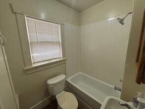 215 E 1st Ave in Hutchinson, KS - Building Photo - Building Photo