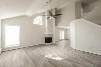 9223 Bristlebrook Dr in Houston, TX - Building Photo - Building Photo