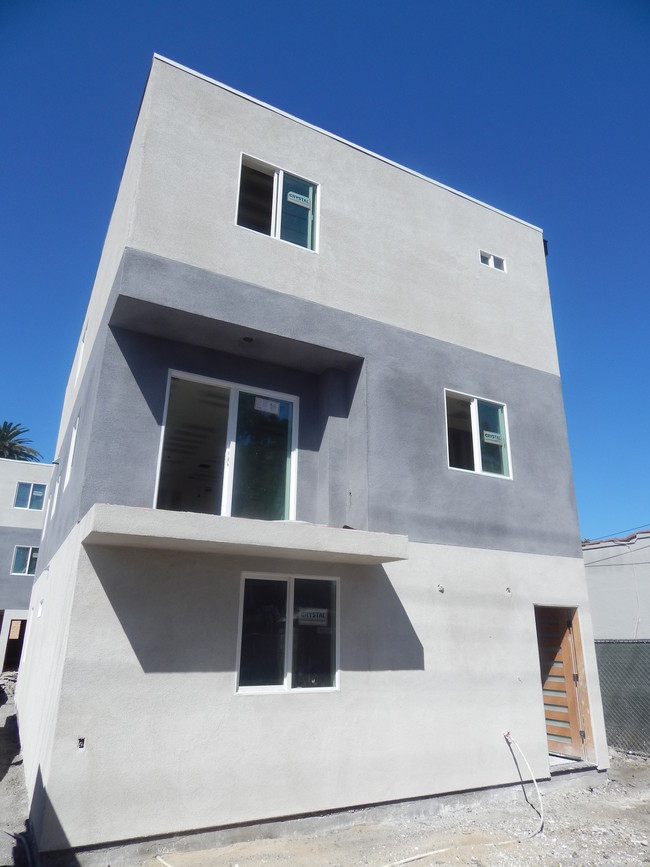 2633 Hauser Blvd in Los Angeles, CA - Building Photo - Building Photo