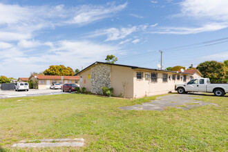 500 Jann Ave in Opa Locka, FL - Foto de edificio - Building Photo