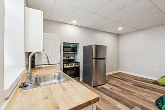 2553 E Somerset St in Philadelphia, PA - Building Photo - Building Photo