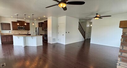 2211 Winding Dr in Longmont, CO - Building Photo - Building Photo