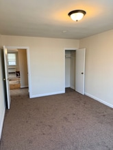 904 E Upsal St in Philadelphia, PA - Foto de edificio - Building Photo