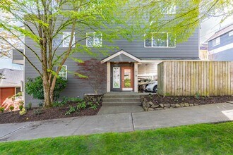 East Vista in Seattle, WA - Building Photo - Building Photo