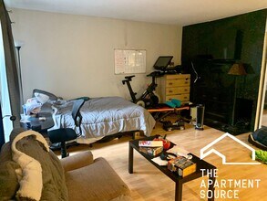 744 W Gordon Ter, Unit 201 in Chicago, IL - Building Photo - Building Photo
