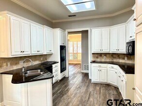 3401 Pebblebrook Dr in Tyler, TX - Building Photo - Building Photo