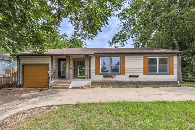 917 W Washington St in Sherman, TX - Building Photo