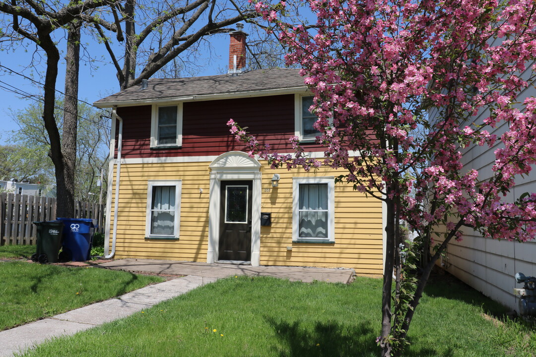 1326 E 12th St in Davenport, IA - Building Photo