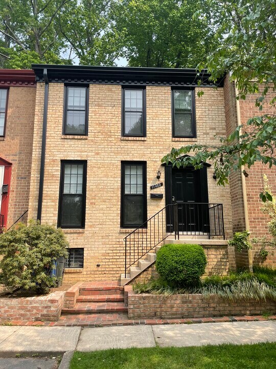 11323 Palisades Ct in Kensington, MD - Foto de edificio