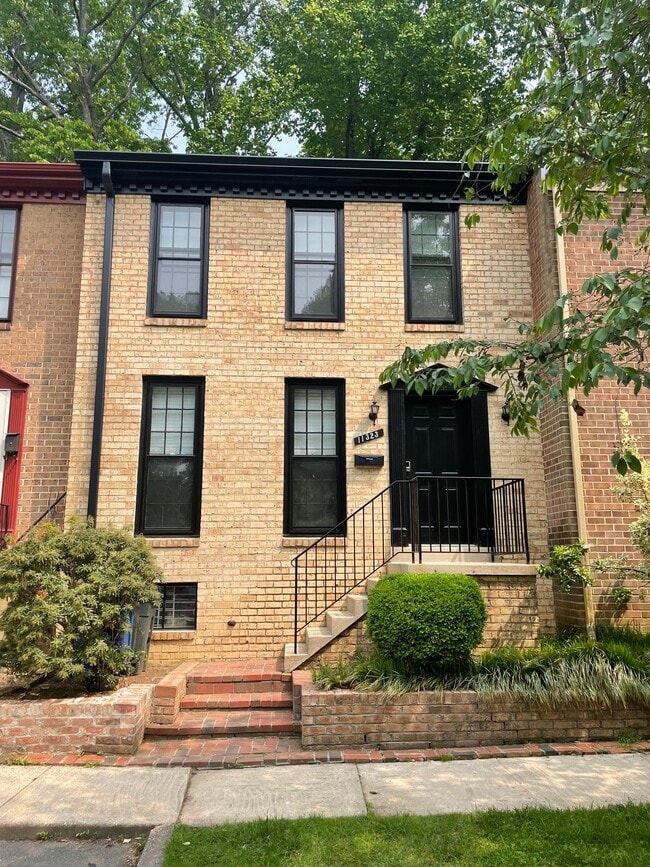 property at 11323 Palisades Ct