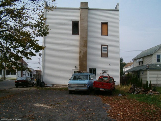 200 Pine St in Nanticoke, PA - Foto de edificio - Building Photo