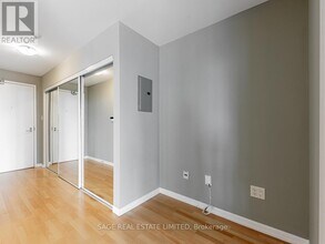 37-2637 Grosvenor St in Toronto, ON - Building Photo - Building Photo