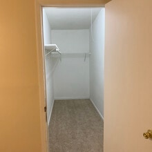 6408 Baker Ct in Peachtree Corners, GA - Foto de edificio - Building Photo