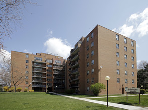 Castlegate Apartments in Toronto, ON - Building Photo - Building Photo