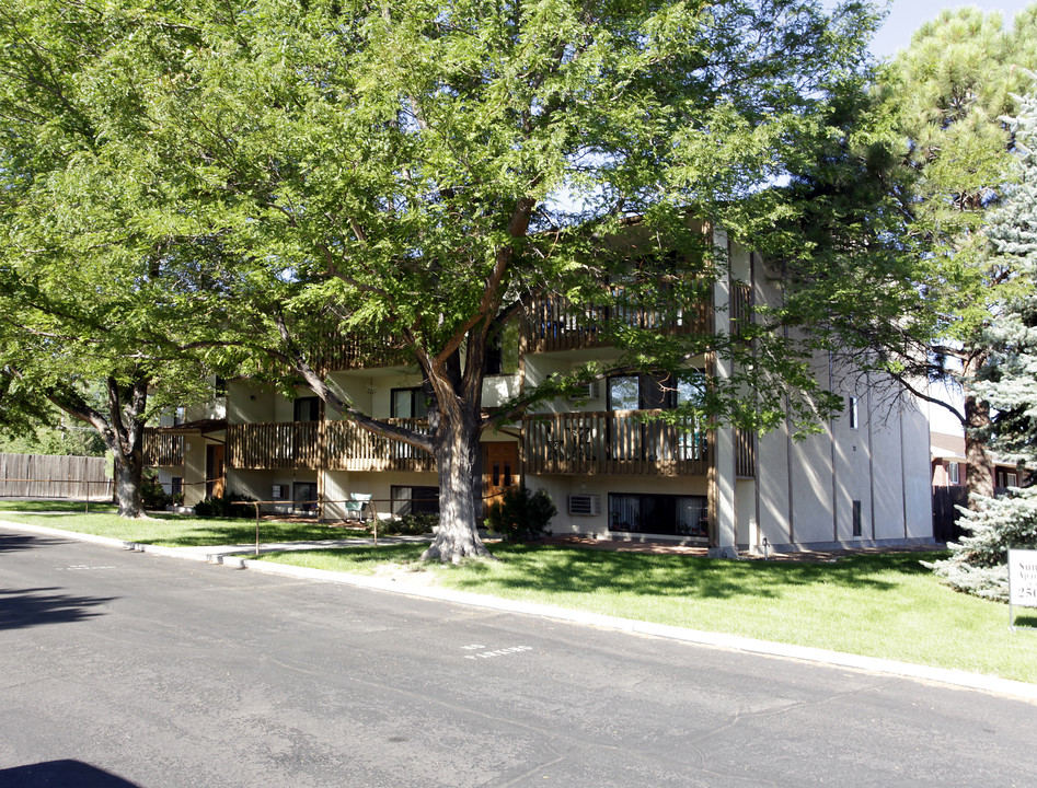 Oxford Pines in Pueblo, CO - Foto de edificio