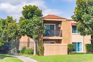 1440 Oak Dr, Unit A9 in Vista, CA - Building Photo