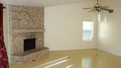 16610 Quail Park Dr in Missouri City, TX - Building Photo - Building Photo