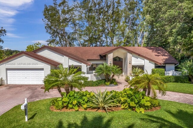 5800 SW 73rd Ave in Miami, FL - Building Photo - Building Photo