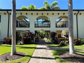 960 7th St S in Naples, FL - Building Photo