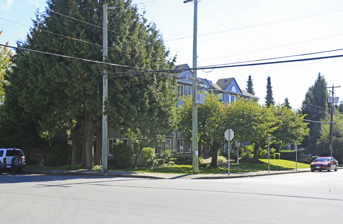 Chatsworth Manor in White Rock, BC - Building Photo