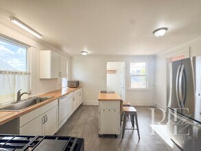 1217 4th St in Bremerton, WA - Foto de edificio - Building Photo