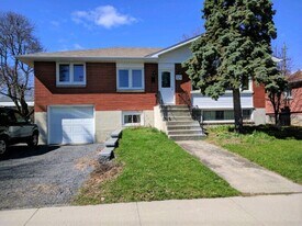 1155 Johnson St in Kingston, ON - Building Photo