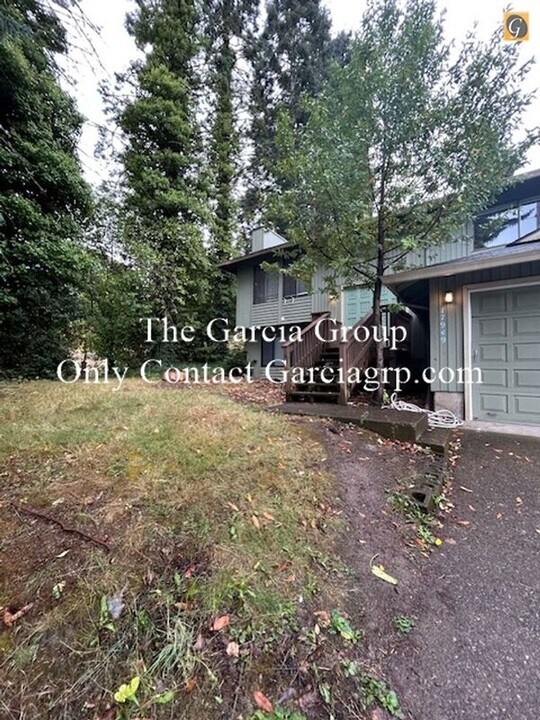 17949 SE Arista Dr in Milwaukie, OR - Building Photo