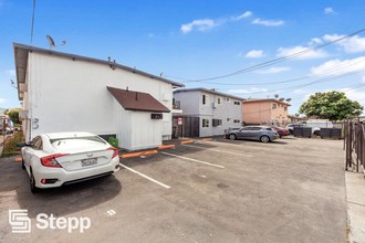 2223 Myrtle Ave in Long Beach, CA - Building Photo - Building Photo