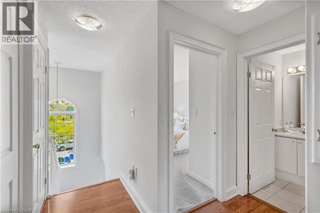 4045 Upper Middle Rd in Burlington, ON - Building Photo - Building Photo